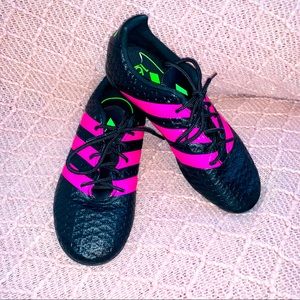 Adidas | Soccer Cleats | Boys 2.5 | EUC